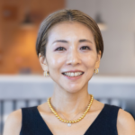 越川滋代