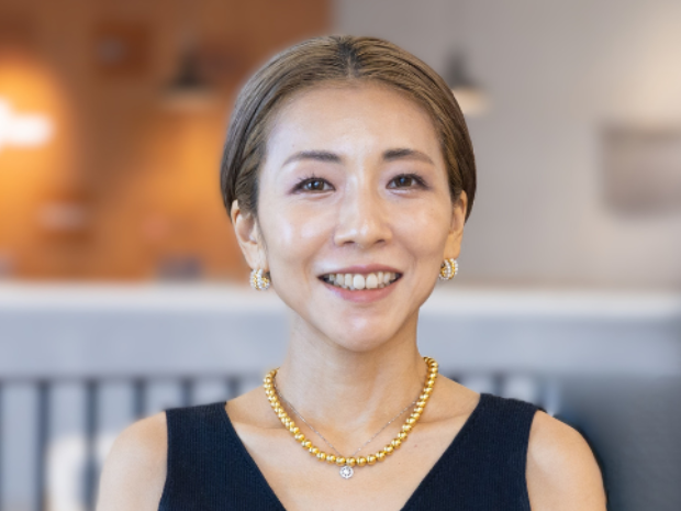 越川滋代